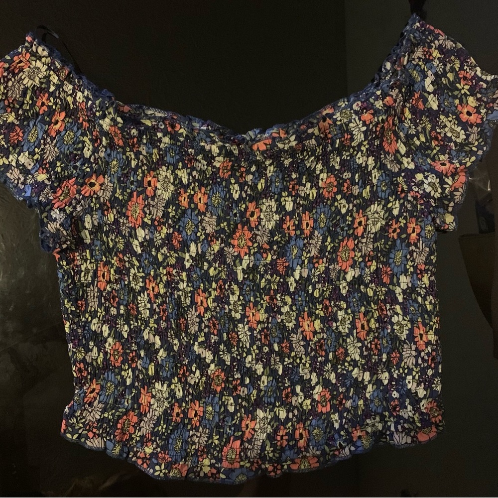 Chelsea and Violet multi Floral
Stretchy Crop Top Size Large vintage